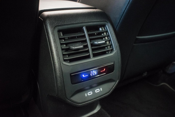 Seat Leon Sportstourer 1.0 eTSI FR Business Intense Automaat [ Full LED Virtual Trekhaak Carplay Sfeerverlichting Camera ]