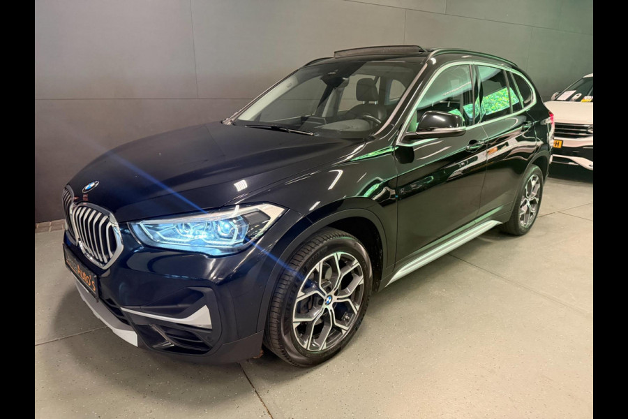 BMW X1 SDrive18i Executive Edition PANO/LEDER/H-UP/NAVI/SFEERVERL/LED/PDC/CRUISE///