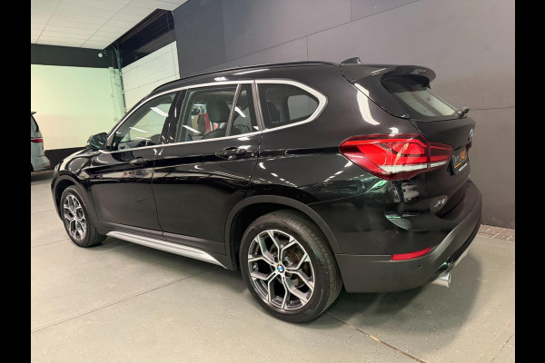 BMW X1 SDrive18i Executive Edition PANO/LEDER/H-UP/NAVI/SFEERVERL/LED/PDC/CRUISE///