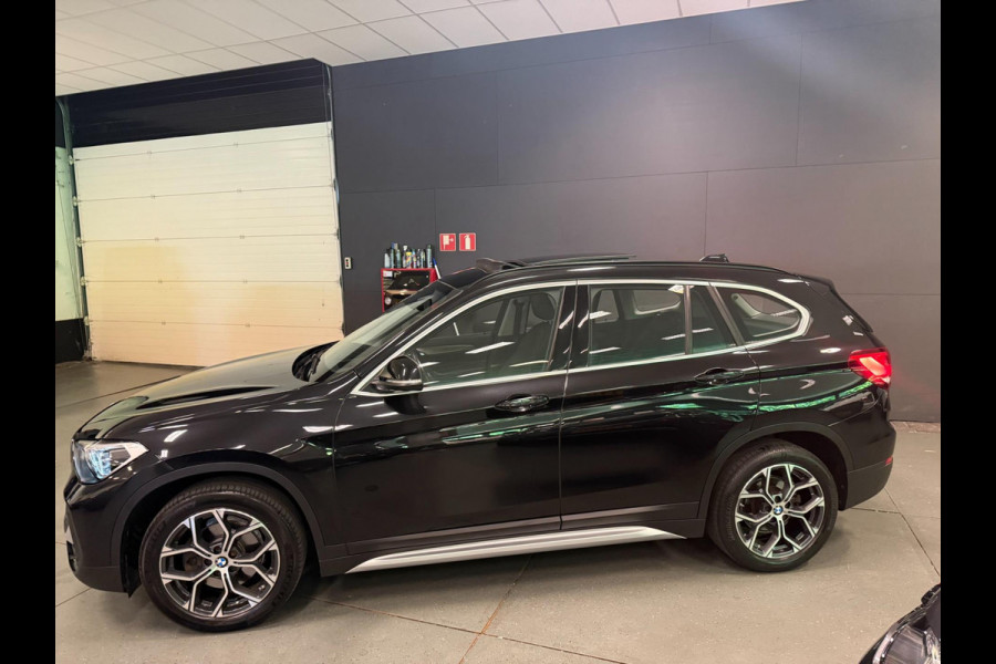 BMW X1 SDrive18i Executive Edition PANO/LEDER/H-UP/NAVI/SFEERVERL/LED/PDC/CRUISE///
