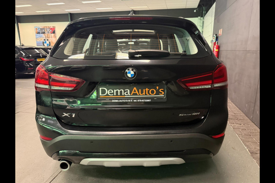 BMW X1 SDrive18i Executive Edition PANO/LEDER/H-UP/NAVI/SFEERVERL/LED/PDC/CRUISE///