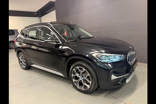BMW X1 SDrive18i Executive Edition PANO/LEDER/H-UP/NAVI/SFEERVERL/LED/PDC/CRUISE///