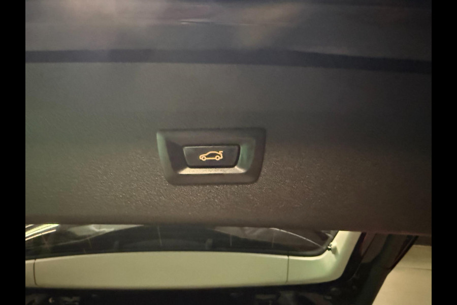 BMW X1 SDrive18i Executive Edition PANO/LEDER/H-UP/NAVI/SFEERVERL/LED/PDC/CRUISE///