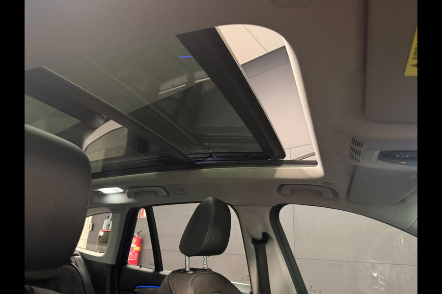 BMW X1 SDrive18i Executive Edition PANO/LEDER/H-UP/NAVI/SFEERVERL/LED/PDC/CRUISE///