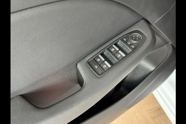 Renault Clio 1.3 TCe 130 PK | Edition One | Groot navi | Bose | 17" | Camera | Stuur & Stoel verwarming | 100% Onderhouden!