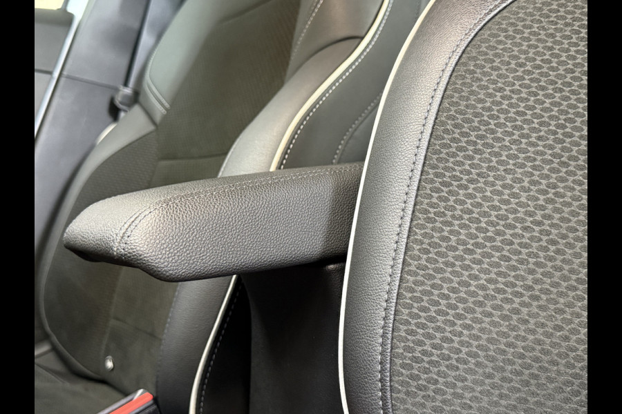 Renault Clio 1.3 TCe 130 PK | Edition One | Groot navi | Bose | 17" | Camera | Stuur & Stoel verwarming | 100% Onderhouden!