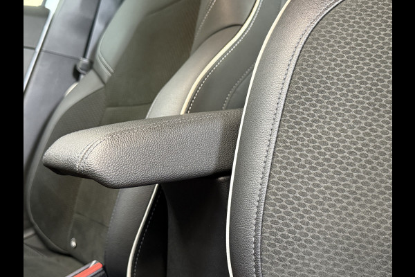 Renault Clio 1.3 TCe 130 PK | Edition One | Groot navi | Bose | 17" | Camera | Stuur & Stoel verwarming | 100% Onderhouden!