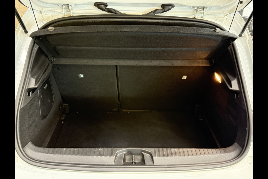 Renault Clio 1.3 TCe 130 PK | Edition One | Groot navi | Bose | 17" | Camera | Stuur & Stoel verwarming | 100% Onderhouden!