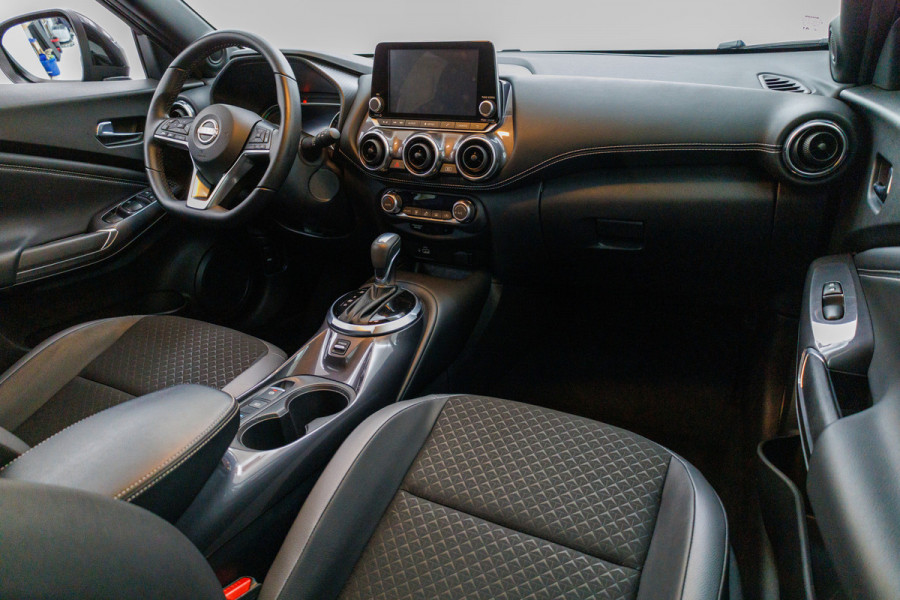 Nissan Juke 1.6 Hybrid N-Connecta 143 PK | Cruise-control | Climate-control | Achteruitrijcamera Half leer/half stof, App-connect, Donker glas
