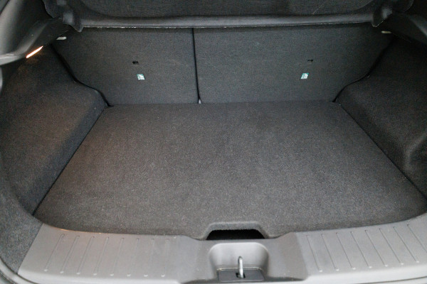 Nissan Juke 1.6 Hybrid N-Connecta 143 PK | Cruise-control | Climate-control | Achteruitrijcamera Half leer/half stof, App-connect, Donker glas