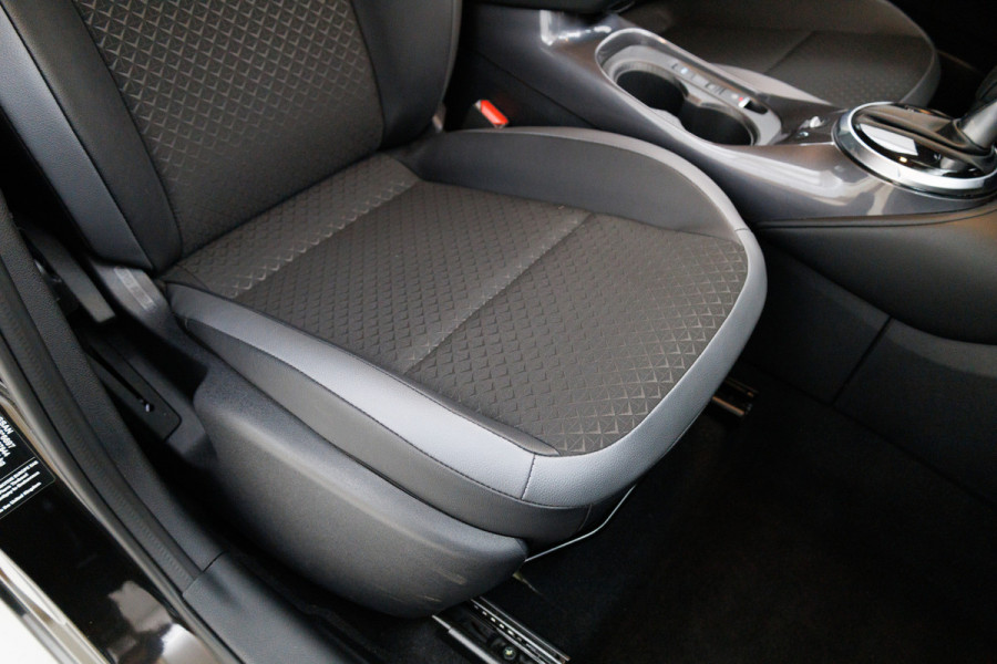 Nissan Juke 1.6 Hybrid N-Connecta 143 PK | Cruise-control | Climate-control | Achteruitrijcamera Half leer/half stof, App-connect, Donker glas