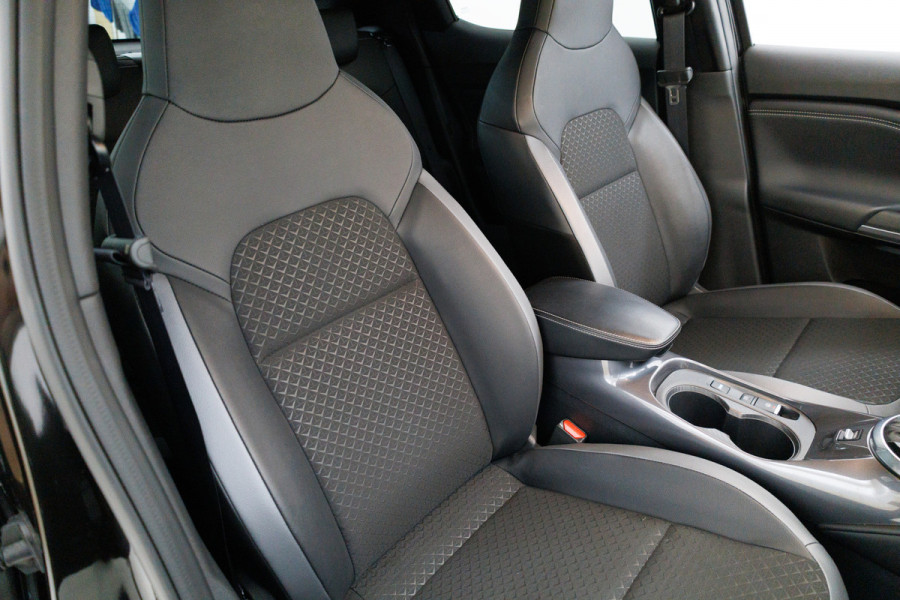 Nissan Juke 1.6 Hybrid N-Connecta 143 PK | Cruise-control | Climate-control | Achteruitrijcamera Half leer/half stof, App-connect, Donker glas