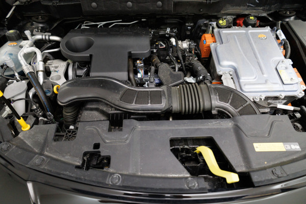 Nissan Juke 1.6 Hybrid N-Connecta 143 PK | Cruise-control | Climate-control | Achteruitrijcamera Half leer/half stof, App-connect, Donker glas