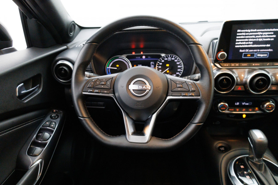 Nissan Juke 1.6 Hybrid N-Connecta 143 PK | Cruise-control | Climate-control | Achteruitrijcamera Half leer/half stof, App-connect, Donker glas