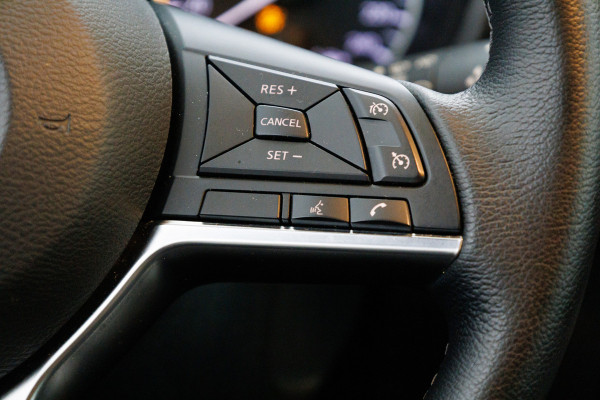 Nissan Juke 1.6 Hybrid N-Connecta 143 PK | Cruise-control | Climate-control | Achteruitrijcamera Half leer/half stof, App-connect, Donker glas