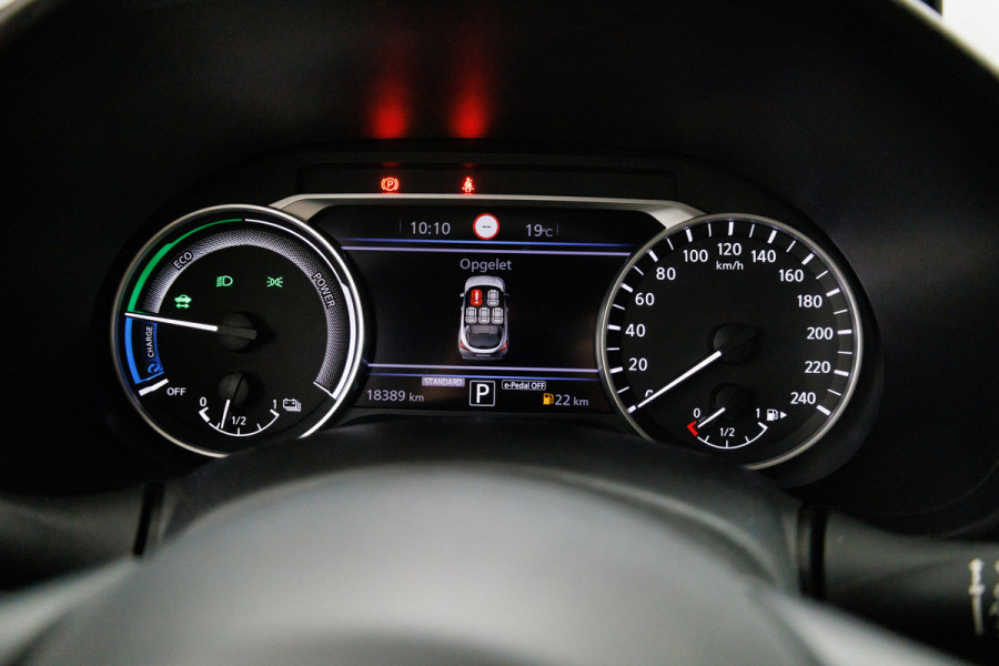Nissan Juke 1.6 Hybrid N-Connecta 143 PK | Cruise-control | Climate-control | Achteruitrijcamera Half leer/half stof, App-connect, Donker glas