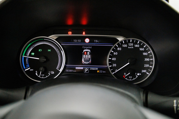 Nissan Juke 1.6 Hybrid N-Connecta 143 PK | Cruise-control | Climate-control | Achteruitrijcamera Half leer/half stof, App-connect, Donker glas