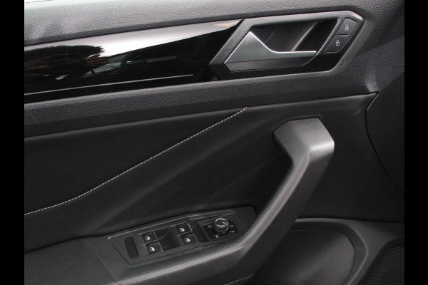Volkswagen T-Roc Cabrio 1.5 TSI 150pk DSG R-Line | Navigatie | Apple Carpaly/Android Auto | Parkeersensoren | Camera | Adaptive Cruise Control | Stoelverwarming | Climate Control