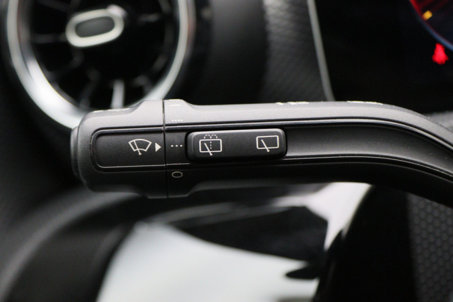 Mercedes-Benz A-Klasse 160 Business Solution AMG Virtual Cockpit, Leer/Stof, Camera, Navigatie, Bluetooth, DAB, LED, 19''