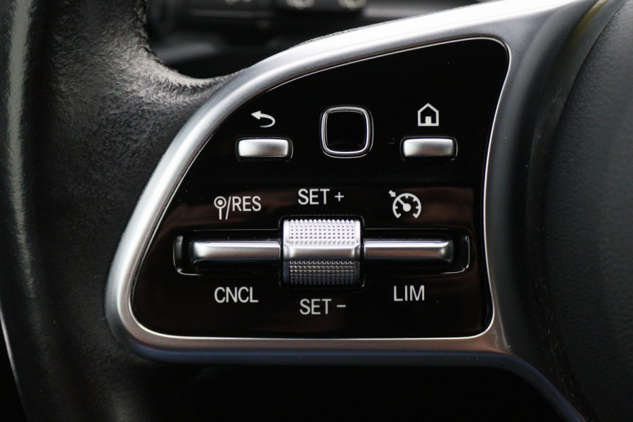 Mercedes-Benz A-Klasse 160 Business Solution AMG Virtual Cockpit, Leer/Stof, Camera, Navigatie, Bluetooth, DAB, LED, 19''