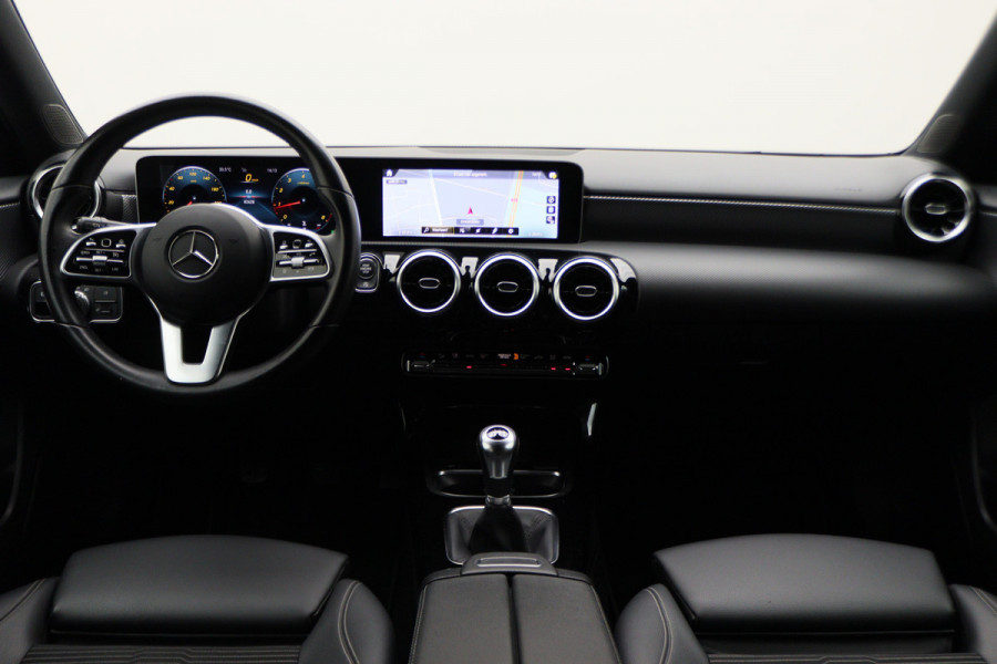 Mercedes-Benz A-Klasse 160 Business Solution AMG Virtual Cockpit, Leer/Stof, Camera, Navigatie, Bluetooth, DAB, LED, 19''