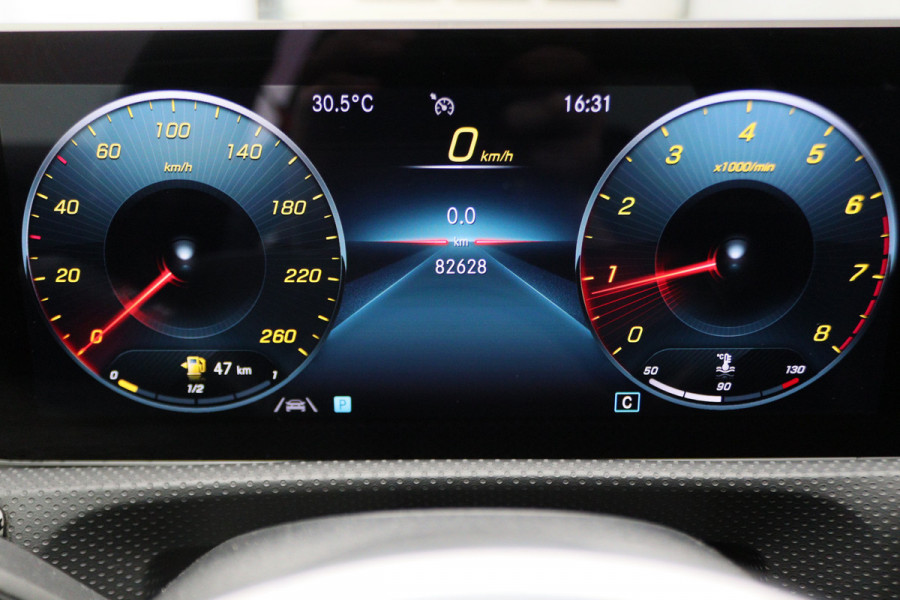 Mercedes-Benz A-Klasse 160 Business Solution AMG Virtual Cockpit, Leer/Stof, Camera, Navigatie, Bluetooth, DAB, LED, 19''
