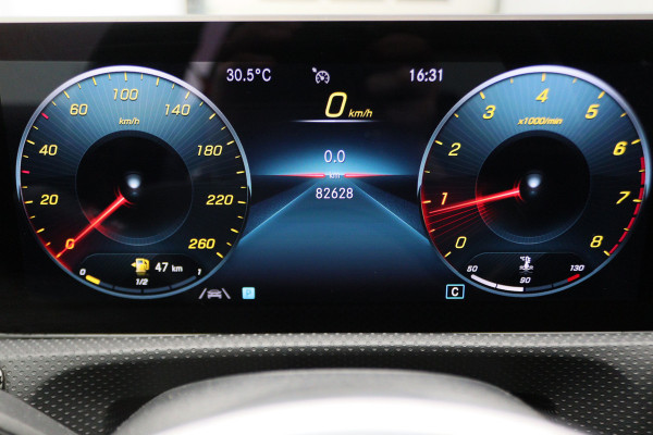 Mercedes-Benz A-Klasse 160 Business Solution AMG Virtual Cockpit, Leer/Stof, Camera, Navigatie, Bluetooth, DAB, LED, 19''