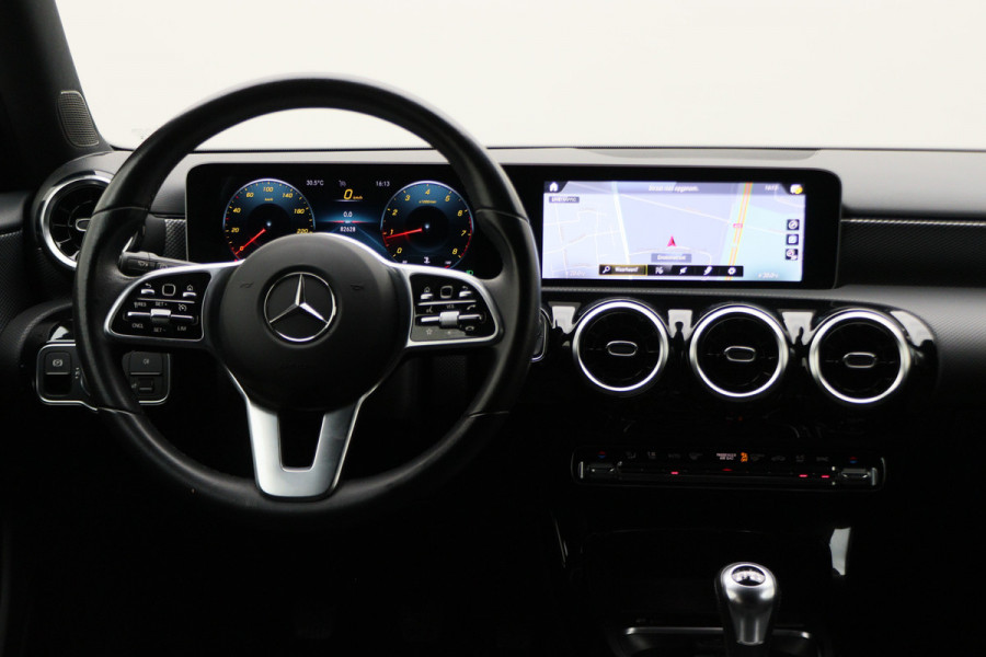 Mercedes-Benz A-Klasse 160 Business Solution AMG Virtual Cockpit, Leer/Stof, Camera, Navigatie, Bluetooth, DAB, LED, 19''