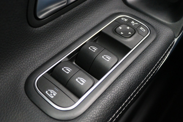 Mercedes-Benz A-Klasse 160 Business Solution AMG Virtual Cockpit, Leer/Stof, Camera, Navigatie, Bluetooth, DAB, LED, 19''