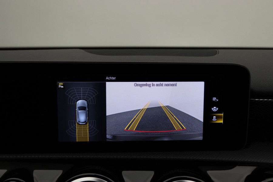 Mercedes-Benz A-Klasse 160 Business Solution AMG Virtual Cockpit, Leer/Stof, Camera, Navigatie, Bluetooth, DAB, LED, 19''