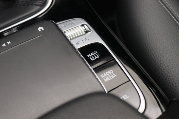 Mercedes-Benz A-Klasse 160 Business Solution AMG Virtual Cockpit, Leer/Stof, Camera, Navigatie, Bluetooth, DAB, LED, 19''