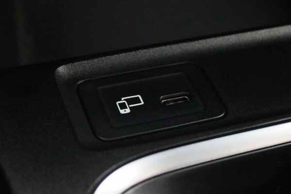 Mercedes-Benz A-Klasse 160 Business Solution AMG Virtual Cockpit, Leer/Stof, Camera, Navigatie, Bluetooth, DAB, LED, 19''