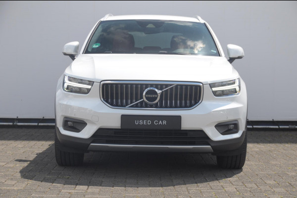 Volvo XC40 T4 190PK Automaat Inscription / Adaptieve cruise control / Parkeersensoren met camera / BLIS / Stoelverwarming / Elektrische stoelen / Keyless entry / Elektrische achterklep