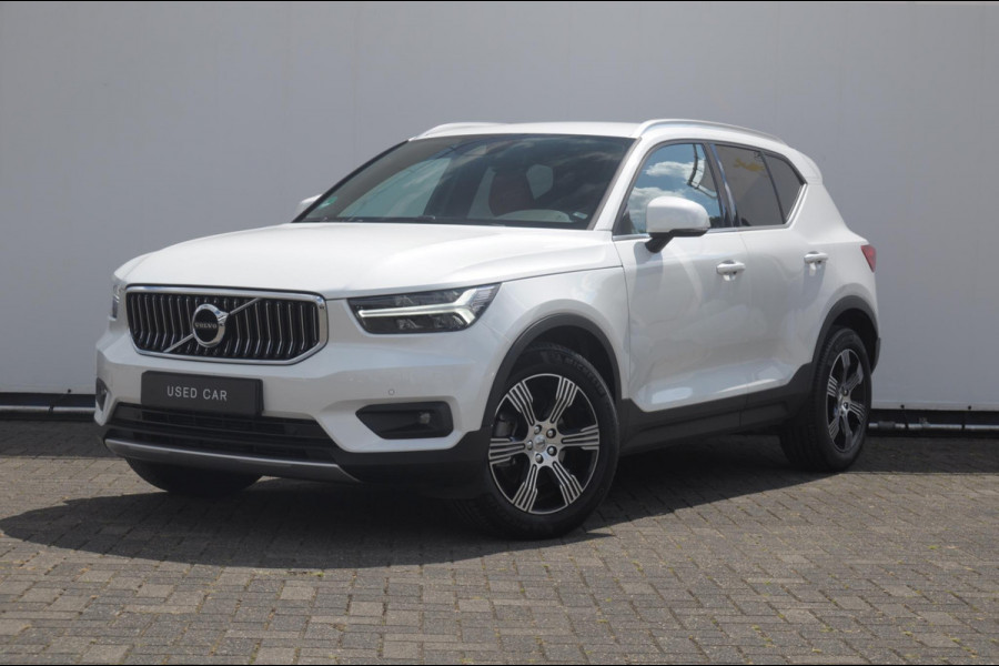 Volvo XC40 T4 190PK Automaat Inscription / Adaptieve cruise control / Parkeersensoren met camera / BLIS / Stoelverwarming / Elektrische stoelen / Keyless entry / Elektrische achterklep