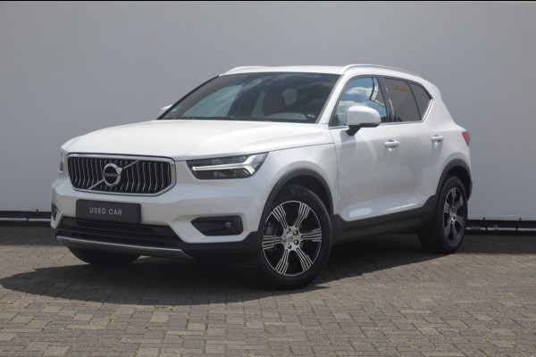 Volvo XC40 T4 190PK Automaat Inscription / Adaptieve cruise control / Parkeersensoren met camera / BLIS / Stoelverwarming / Elektrische stoelen / Keyless entry / Elektrische achterklep
