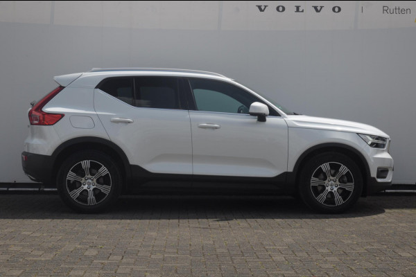 Volvo XC40 T4 190PK Automaat Inscription / Adaptieve cruise control / Parkeersensoren met camera / BLIS / Stoelverwarming / Elektrische stoelen / Keyless entry / Elektrische achterklep