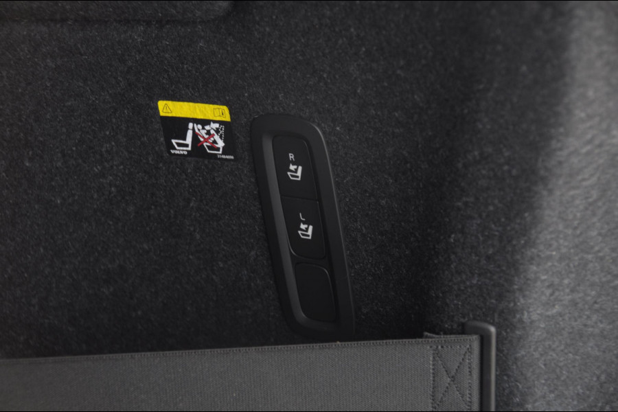 Volvo XC40 T4 190PK Automaat Inscription / Adaptieve cruise control / Parkeersensoren met camera / BLIS / Stoelverwarming / Elektrische stoelen / Keyless entry / Elektrische achterklep