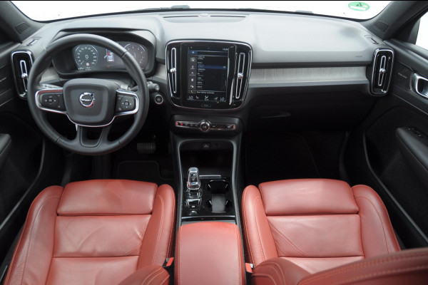 Volvo XC40 T4 190PK Automaat Inscription / Adaptieve cruise control / Parkeersensoren met camera / BLIS / Stoelverwarming / Elektrische stoelen / Keyless entry / Elektrische achterklep