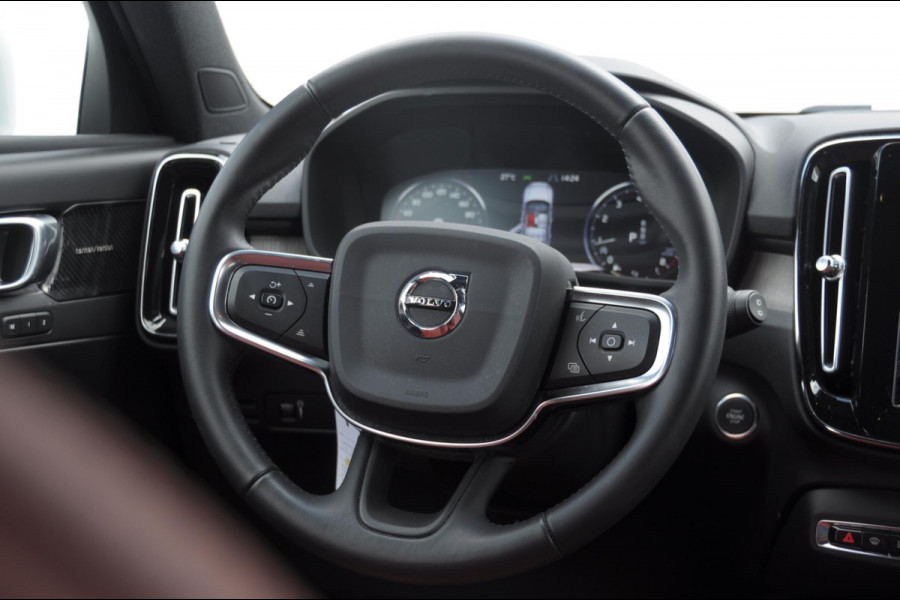 Volvo XC40 T4 190PK Automaat Inscription / Adaptieve cruise control / Parkeersensoren met camera / BLIS / Stoelverwarming / Elektrische stoelen / Keyless entry / Elektrische achterklep
