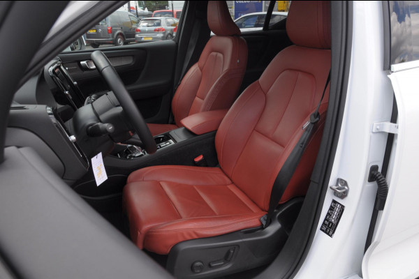 Volvo XC40 T4 190PK Automaat Inscription / Adaptieve cruise control / Parkeersensoren met camera / BLIS / Stoelverwarming / Elektrische stoelen / Keyless entry / Elektrische achterklep