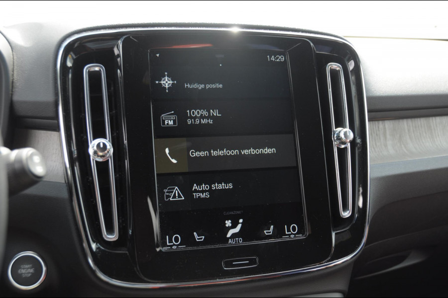 Volvo XC40 T4 190PK Automaat Inscription / Adaptieve cruise control / Parkeersensoren met camera / BLIS / Stoelverwarming / Elektrische stoelen / Keyless entry / Elektrische achterklep