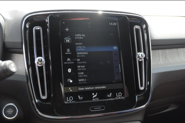 Volvo XC40 T4 190PK Automaat Inscription / Adaptieve cruise control / Parkeersensoren met camera / BLIS / Stoelverwarming / Elektrische stoelen / Keyless entry / Elektrische achterklep