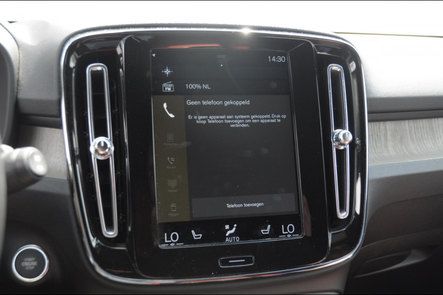 Volvo XC40 T4 190PK Automaat Inscription / Adaptieve cruise control / Parkeersensoren met camera / BLIS / Stoelverwarming / Elektrische stoelen / Keyless entry / Elektrische achterklep