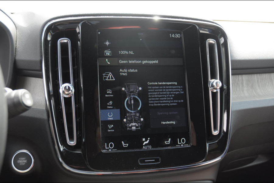 Volvo XC40 T4 190PK Automaat Inscription / Adaptieve cruise control / Parkeersensoren met camera / BLIS / Stoelverwarming / Elektrische stoelen / Keyless entry / Elektrische achterklep