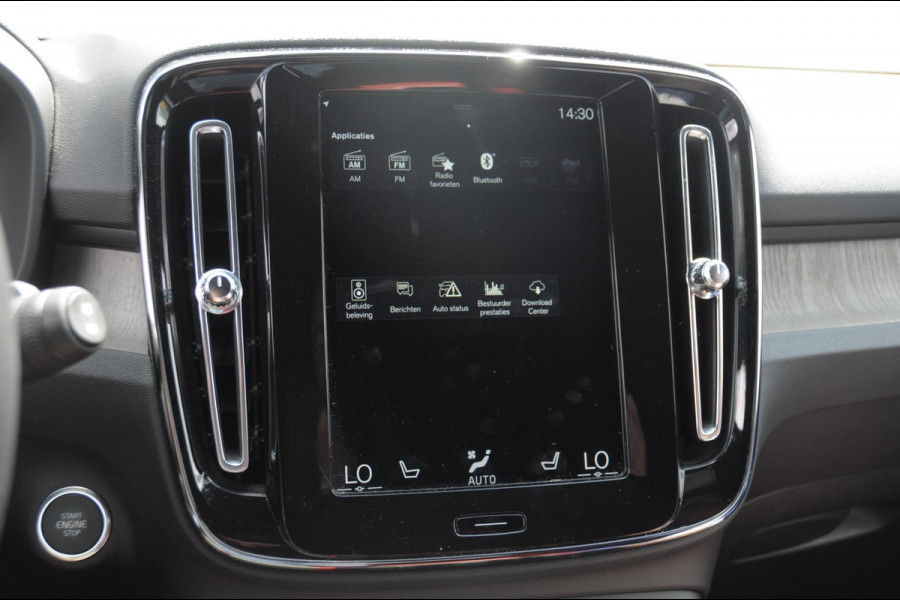 Volvo XC40 T4 190PK Automaat Inscription / Adaptieve cruise control / Parkeersensoren met camera / BLIS / Stoelverwarming / Elektrische stoelen / Keyless entry / Elektrische achterklep