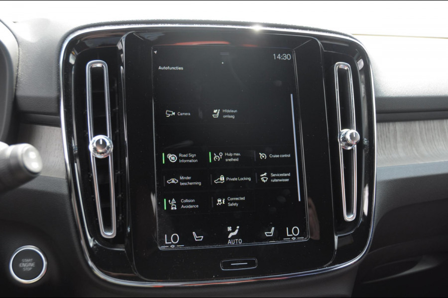 Volvo XC40 T4 190PK Automaat Inscription / Adaptieve cruise control / Parkeersensoren met camera / BLIS / Stoelverwarming / Elektrische stoelen / Keyless entry / Elektrische achterklep