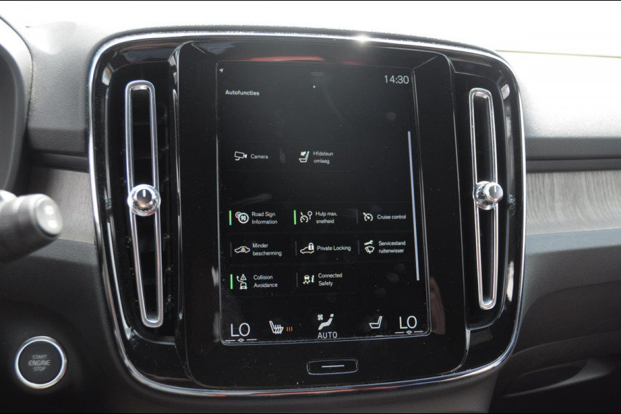 Volvo XC40 T4 190PK Automaat Inscription / Adaptieve cruise control / Parkeersensoren met camera / BLIS / Stoelverwarming / Elektrische stoelen / Keyless entry / Elektrische achterklep