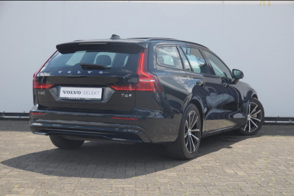 Volvo V60 T6 350PK Automaat AWD Plus Dark / Adaptive cruise control / Elektrische stoelen / Harman Kardon audio / Trekhaak / Pilot assist / BLIS / Stoel en stuur verwarming / Elektrische achterklep / Parkeersensoren met 360 camera / Google infotainment