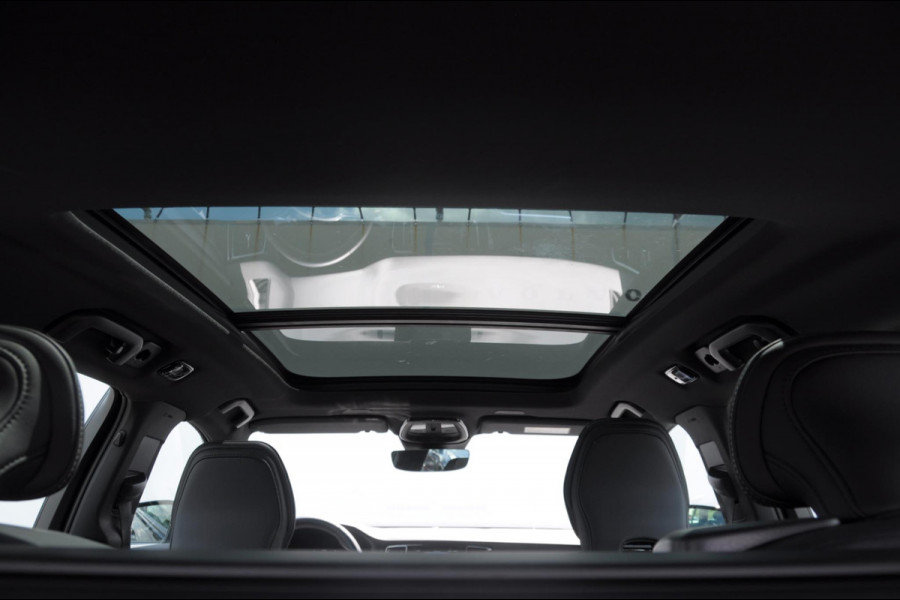 Volvo V60 T6 350PK Automaat AWD Plus Dark / Adaptive cruise control / Elektrische stoelen / Harman Kardon audio / Trekhaak / Pilot assist / BLIS / Stoel en stuur verwarming / Elektrische achterklep / Parkeersensoren met 360 camera / Google infotainment