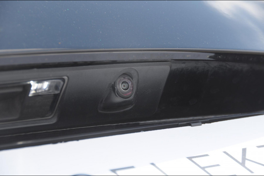 Volvo V60 T6 350PK Automaat AWD Plus Dark / Adaptive cruise control / Elektrische stoelen / Harman Kardon audio / Trekhaak / Pilot assist / BLIS / Stoel en stuur verwarming / Elektrische achterklep / Parkeersensoren met 360 camera / Google infotainment